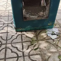 کولر آبی  و پنجره برای خونه