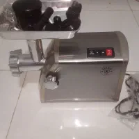 چرخ گوشت نو و تمیز