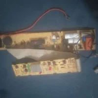 تعدادی بورد و شارژر، هدفون