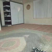 یک طبقه پایین یک ساختمان دوطبقه اجاره داده میشود