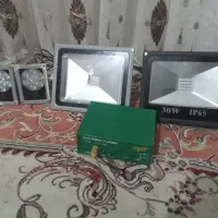 چند عدد پروژکتور رنگی با دستگاه فلشر