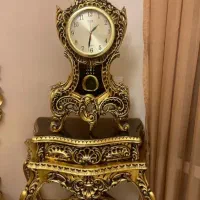 ساعت با میز کنسول