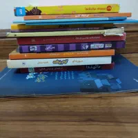 چند عدد رمان فانتزی به همراه کتاب. نوجوان