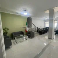 نیروی خدماتی اداری مسلط به آشپزی