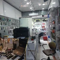 فروشنده موبایل و لوازم جانبی