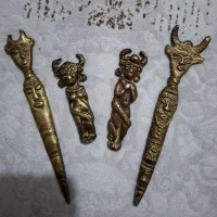 خنجر و مجسمه