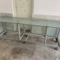 ویترین شیشه ای