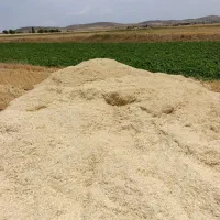 کارگر برای گرفتن کاه