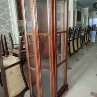 یک عدد بوفه تمیز خوش رنگ و بدون خط وخش