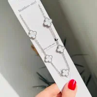 دستبند، گردنبند ونکلیف