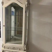 ویترین سفید چوبی در حد نو