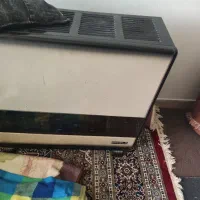 بخاری و میز پذیرایی