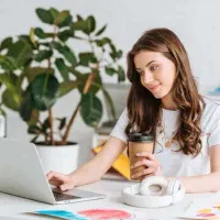 کار با گوشی در منزل