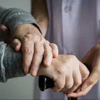 استخدام پرستار سالمند
