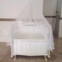 تخت و اغوشی