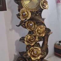 ساعت ایستاده طلایی