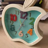 ساعت رومیزی فانتزی طرح Apple، قابلیت تنظیم آلارم