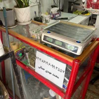 ویترین شیشه ای