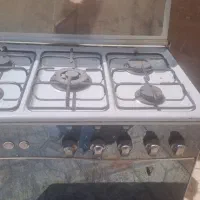 اجاق گاز ۵ شعله سالم وتمیز در حد نو