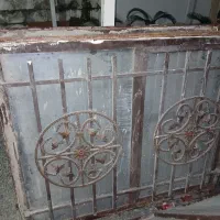پنجره آهنی