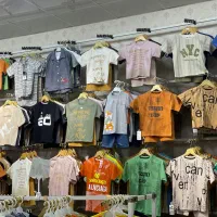 استخدام فروشنده لباس بچگانه