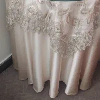 میز گرد به همراه ساتن و رویه