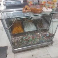 ویترین و زیر ترازویی