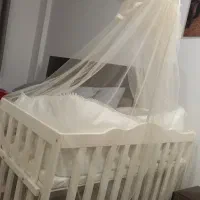 تخت کنار مادر