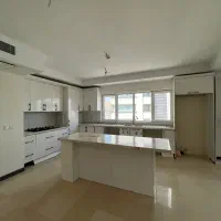 ۱۱۰ متر دو خواب طبقات بالا چندقدمی دریاچه