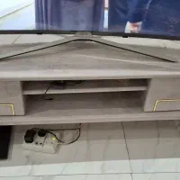 میز تلویزیون طوسی روشن ابر بادی