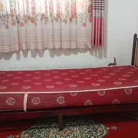 تخت فلزی