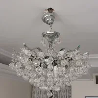 لوستر ۸ شاخه ۲ عدد گوی دار شیک و کاملا سالم