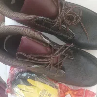 کفش کار ایمنی و دستکش کار
