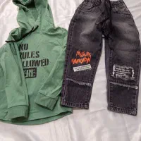 هودی و شلوار جین کاملا نو و یک سویشرت مخمل