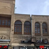 تراکت پخش کن و داد زن