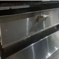 تعدادی لوازم رستوران به فروش میرسد