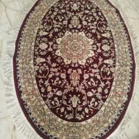 فرش بیضی شکل