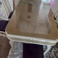 میزنهارخوری شش نفره شیشه ترک دارد