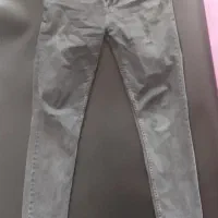 تی شرت و شلوار جین راسته