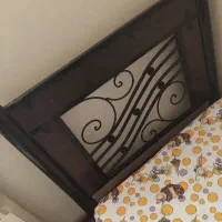 تختخواب . تخت تک نفره .