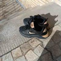 کفش سایز ۳۸ و پوتین سایز ۳۷