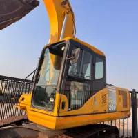 راننده بیل  پیکور  سنگ لاشه