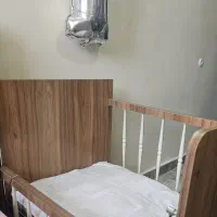 تخت نوزاد درحد نو کاملا سالم