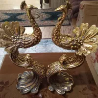مجسمه و گلدان