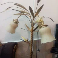 آباژور ایستاده