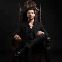 تخصص در رشته نقاشی ونصب کاغذ دیواری