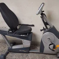 دوچرخه ثابت نشسته
