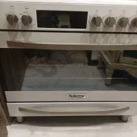 اجاق گاز فیلمی در حد نو چند ماه استفاده شده .