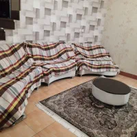 یک دست مبل هلالی ۸ نفره با میز وسط