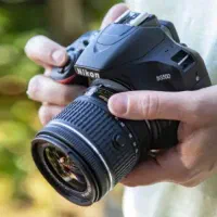 استخدام مدل خانم برای تبلیغات با حقوق توافقی